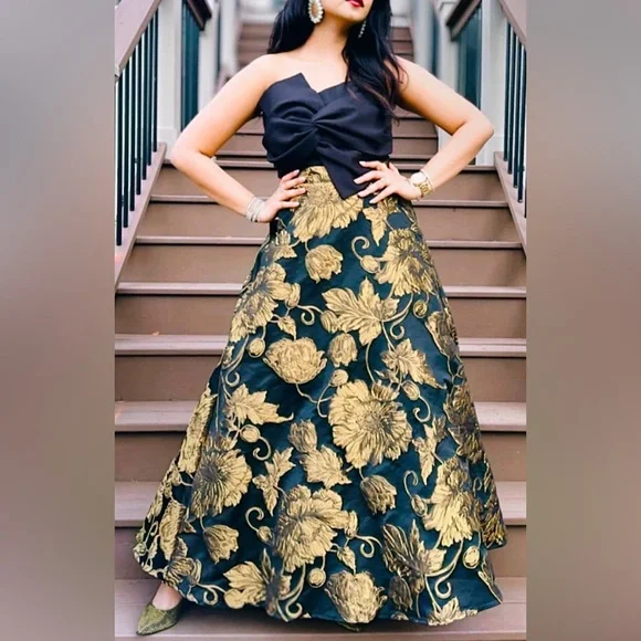 Gold metallic floral jacquard maxi skirt. Evening. Formal. A-silhouette, Lined 6 - Picture 3 of 12